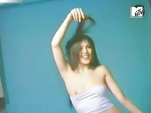 Rapariga branca e es ...