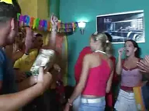 Rapariga Morena cobe ...