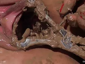 A loira boa chupa um ...