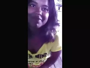 Rapariga branca com  ...