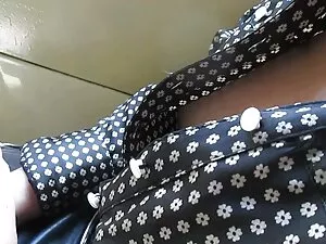 Ladyboy faz vídeo po ...